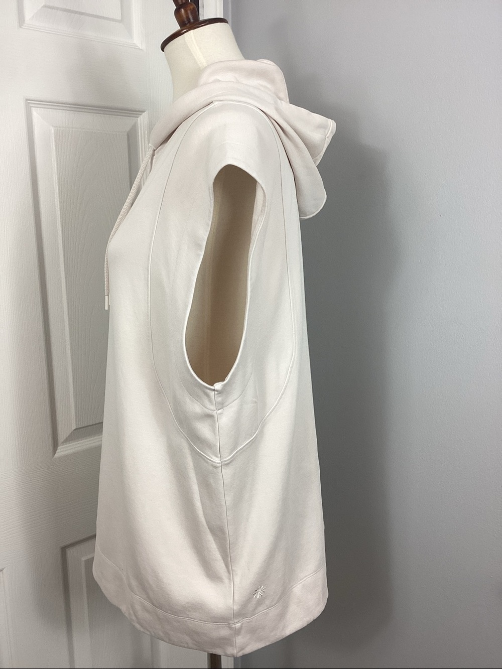 Athleta Sundown Sleeveless Relaxed Hoodie Sweatshirt - Picture 4 of 9